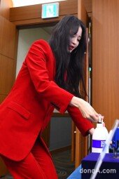 [동아포토]한예슬, 손 소독부터