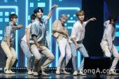 [동아포토]SF9 인성, 치명적인 안무