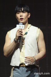 [동아포토]SF9 재윤, 드러난 팔뚝