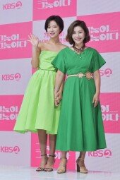 [동아포토]황정음-최명길, 우아한 초록