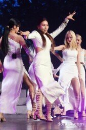 [동아포토]여자친구 엄지, 돋보이는 무대