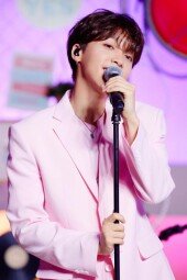 [동아포토]정세운, 핑크가 잘 어울리는 가수