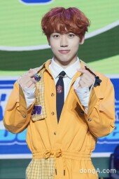 [동아포토]TOO 웅기, 깜찍 하트