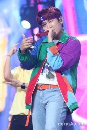 [동아포토]AB6IX 박우진, 심쿵 윙크