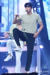 [동아포토]SF9 로운, 자유자재 댄스