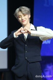 [동아포토]원더나인 유용하, 미소년의 청량 미소