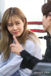 [동아포토]마리 퀴리 옥주현, 담소 나누며