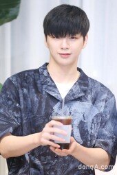 [동아포토]강다니엘, 커피 광고의 한장면처럼