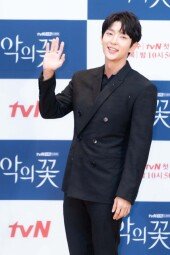 [DA포토]이준기, 유쾌한 손인사