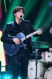 [DA포토]정세운, 기타 치는 감성 청년