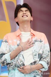 [DA포토]싱어송라이터 에릭남, 음향 사고(?)에 놀란 가슴