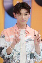 [DA포토]싱어송라이터 에릭남, 귀여운 쌍브이