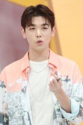 [DA포토]에릭남, 손하트 앙증맞게