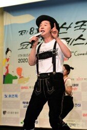 [포토] 박성호 ‘요들뿅으로 축하무대’