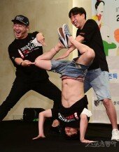 [포토] 2시간 탈출 졸탄쇼 ‘몸으로 웃긴다!’