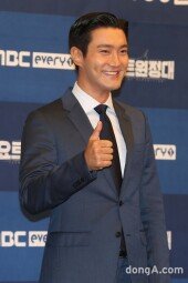 [DA포토]최시원, 요트원정대 엄지 척