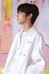 [DA포토]김우석, 얼굴 라인이 살아있네~