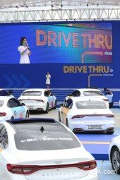 [DA포토]송가인, 공연도 드라이브 스루~