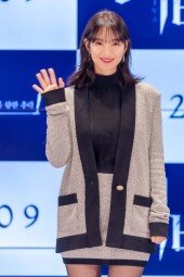 [DA포토]신민아, 반가운 손인사