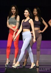 [포토] 김리아, 환한 미소로 워킹
