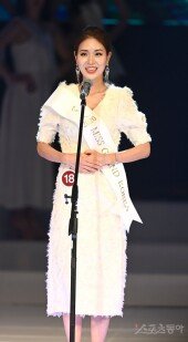 [포토] 신유빈 ‘퀸까지 3시간 남았습니다’