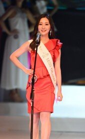 [포토] 박상희 ‘아나운서로 뉴스 전달’