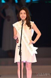 [포토] 전채현 ‘기자 겸 앵커’