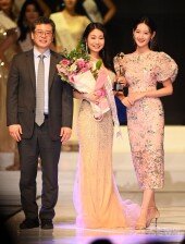 [포토] 김윤진, 미그 그랜드 코리아 인기상