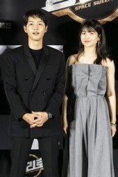 [DA포토]송중기-김태리, 훈훈한 투샷