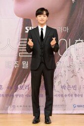 [DA포토] ‘브람스를 좋아하세요’ 김민재, 여심저격 손가락하트♥