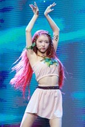 [DA포토]오마이걸 유아, 솔로퀸,. 꽉 찬 무대