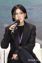 [DA포토]새소년 황소윤, 무대 아닌 콘퍼런스 참석.. 콜라보 제작기 공개