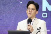 [DA포토]이성수 SM 엔터테인먼트 대표, 뮤콘 기조연설 나서