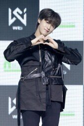 [DA포토]유용하, 심쿵 손하트