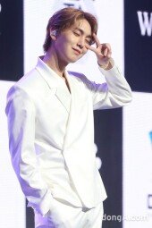 [DA포토]펜타곤 신원, 여유 넘치는 홍보맨