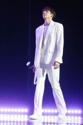 [DA포토]펜타곤 우석, 런웨이 걷듯