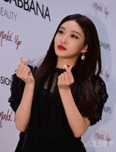 [포토] 청하 ‘무표정에도 매력 발산’