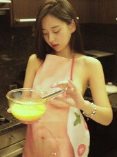 신재은, 저 세상 앞치마 패션 “야식해줄까?”