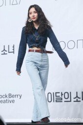 [DA포토]이달의 소녀 진솔, 시선 사로잡은 청청패션