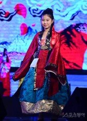 [포토] 최서연 ‘백제 전통복으로 꾸몄어요’