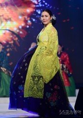 [포토] 한수아 ‘다채로운 색감’