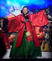 [포토] 강정희 ‘백제전통복 어때요?’