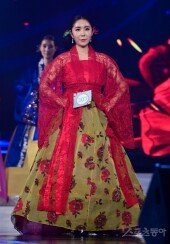 [포토] 김솔하 ‘장미가 떠오르는 백제전통복’