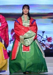 [포토] 조가영 ‘수줍은 미소로 입장’