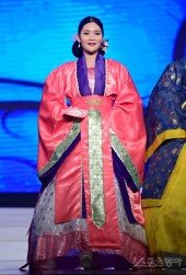 [포토] 장아연 ‘분홍색의 백제전통복’