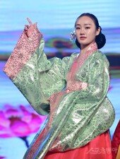 [포토] 박예진 ‘이런 포즈는 어때요?’