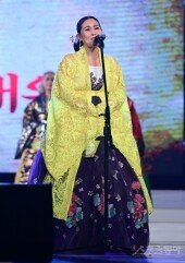 [포토] 한수아 ‘서툰 한국어의 외국 참가자’