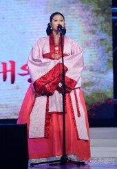 [포토] 김지수 ‘긴장했어요’