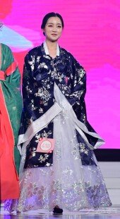 [포토] 채유리 ‘조심조심 워킹’