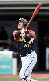 [포토] 유한준 ‘선제 스리런 홈런’